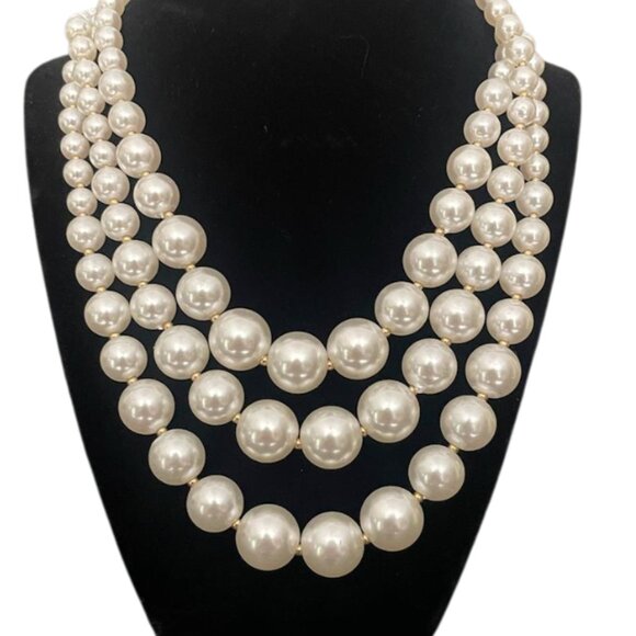 Vintage Boutique Collection: Multi-Layer Pearl Statement Necklace - Picture 5 of 5